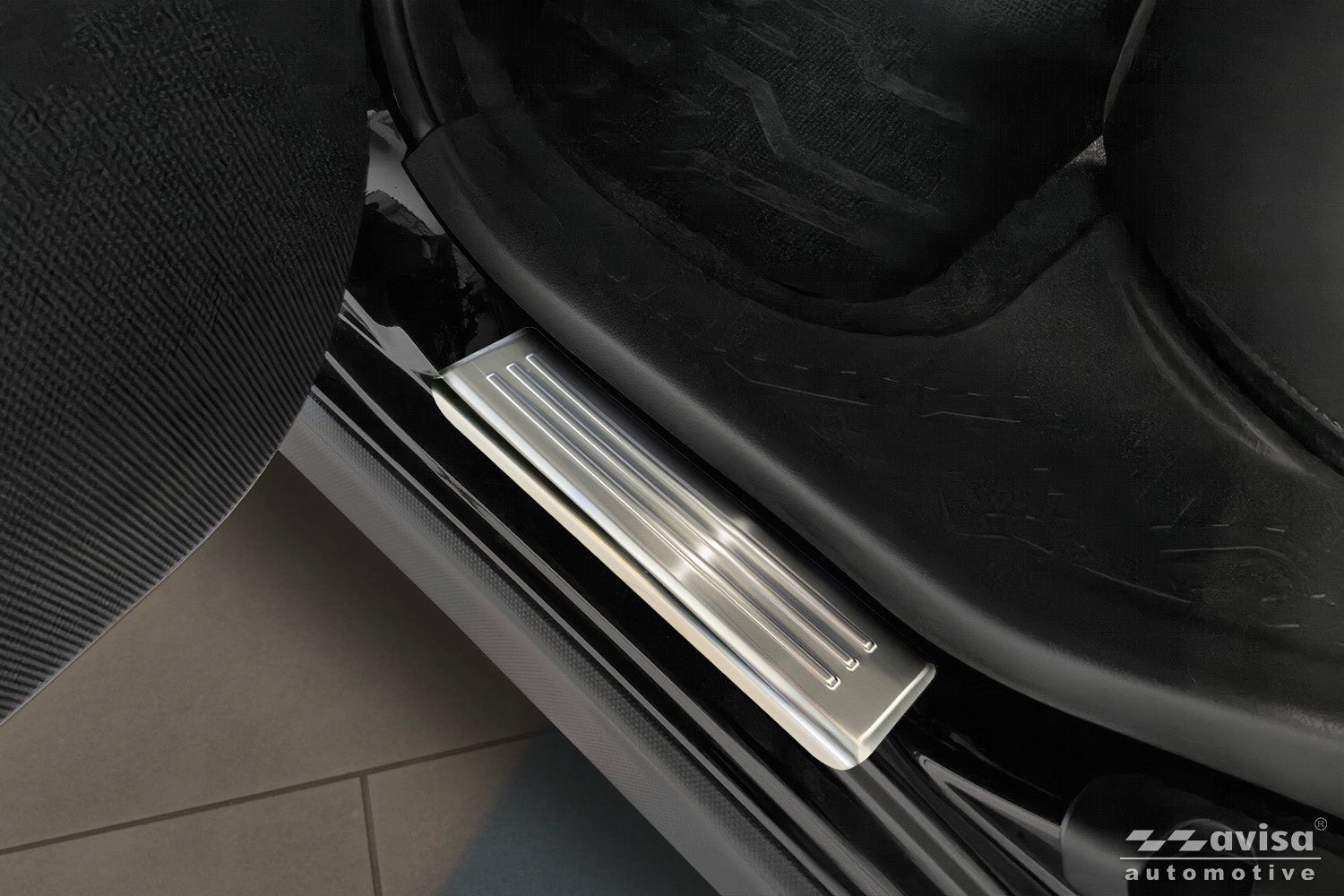 Tröskelskydd Lines Subaru Crosstrek III 2023+ – Silver satin | AVISA - Carlevel AB - Tröskelskydd