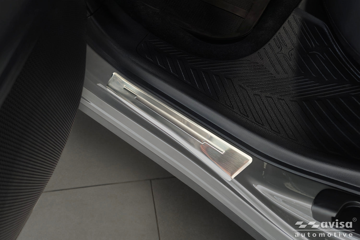 Tröskelskydd Lines Subaru Forester VI 2024+ – Silver satin | AVISA - Carlevel AB - Tröskelskydd