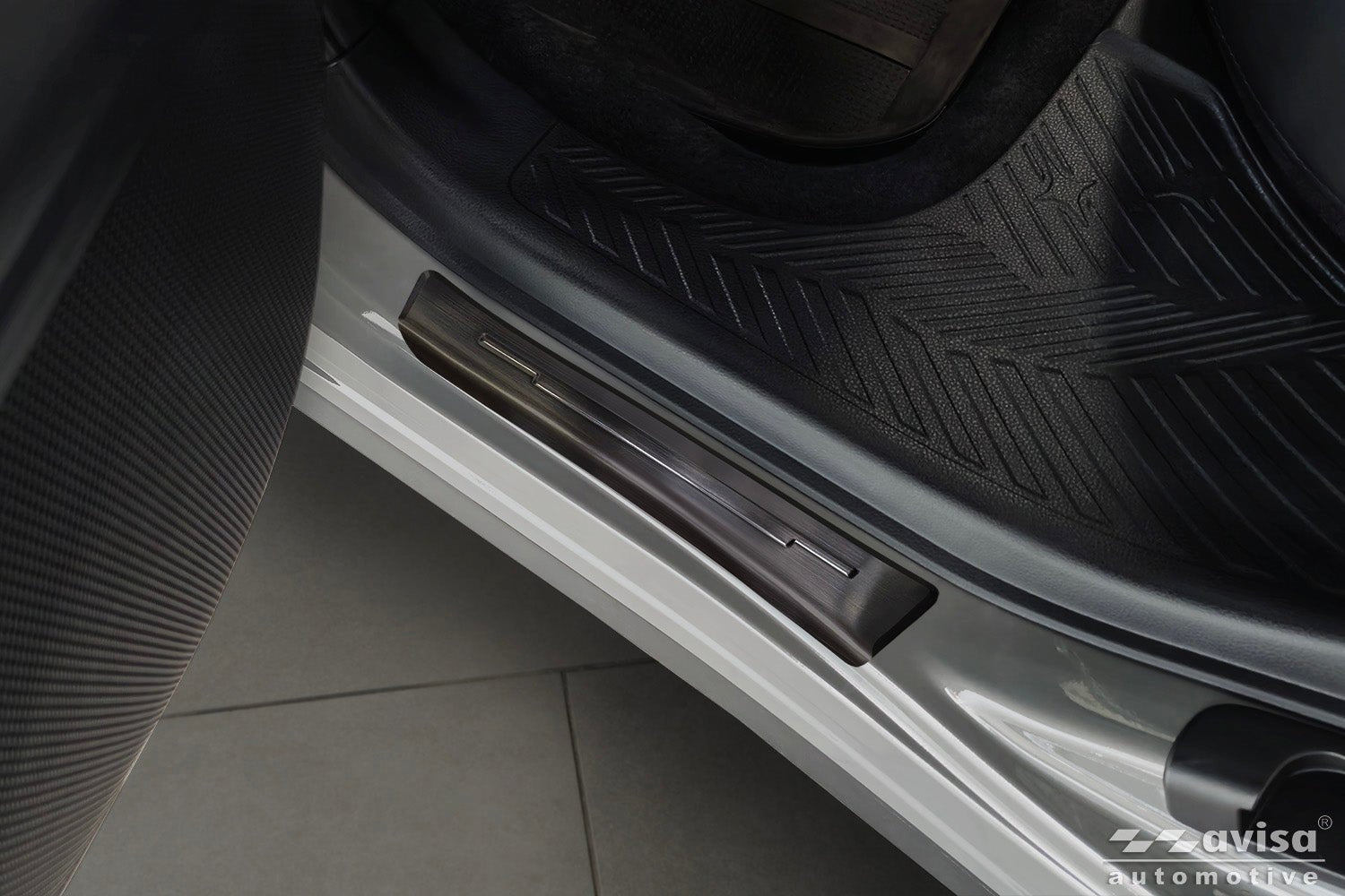 Tröskelskydd Lines Subaru Forester VI 2024+ – Svart | AVISA - Carlevel AB - Tröskelskydd