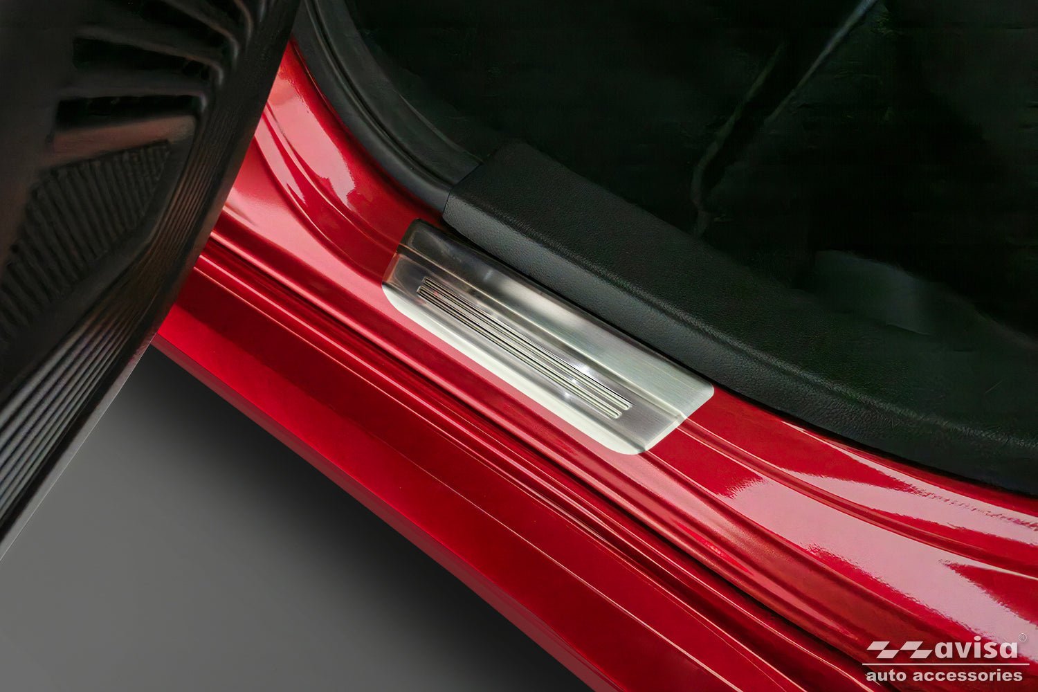 Tröskelskydd Lines Suzuki Swift VII halvkombi 5-dörrars 2024+ – Silver | AVISA - Carlevel AB - Tröskelskydd