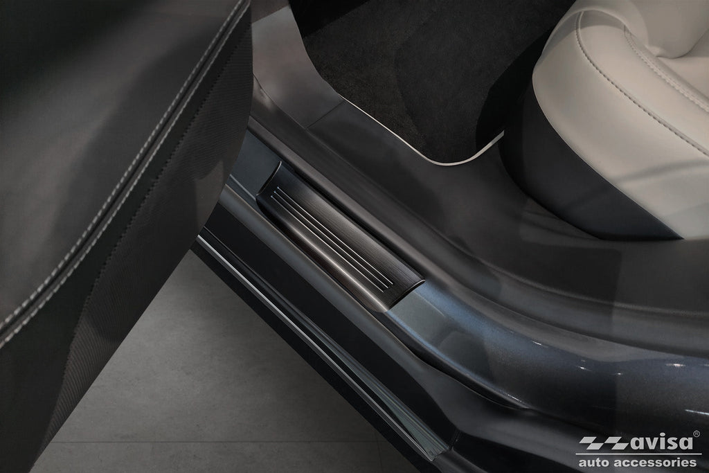 Tröskelskydd Lines Tesla modell S liftback 2012–2016, facelift 2016+ – Svart | AVISA - Carlevel AB - Tröskelskydd