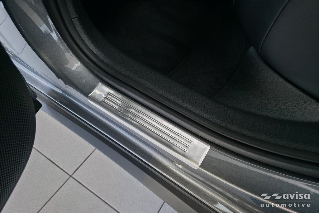 Tröskelskydd Lines Volkswagen T- Roc II 2025+ – Silver satin | AVISA - Carlevel AB - Tröskelskydd