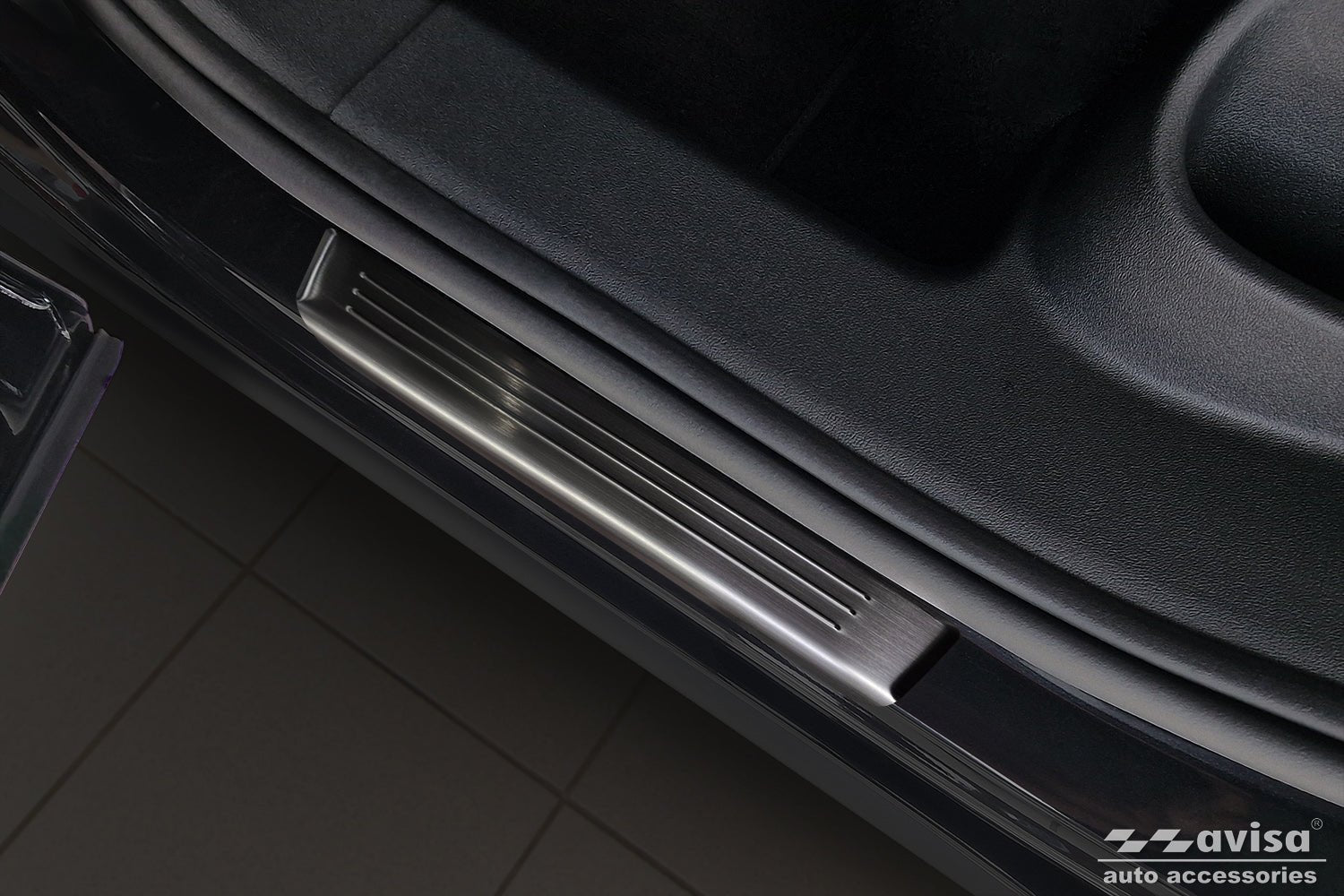 Tröskelskydd Lines Volkswagen Tiguan III 2024+ – Svart | AVISA - Carlevel AB - Tröskelskydd