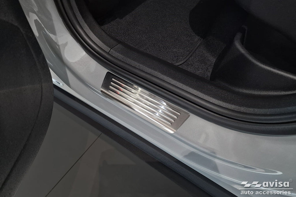 Tröskelskydd Lines Volvo EX 30 2023+ – Silver satin | AVISA - Carlevel AB - Tröskelskydd