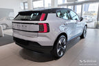 Tröskelskydd Lines Volvo EX 30 2023+ – Silver satin | AVISA - Carlevel AB - Tröskelskydd