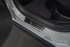 Tröskelskydd Lines Volvo EX 30 2023+ – Svart | AVISA - Carlevel AB - Tröskelskydd