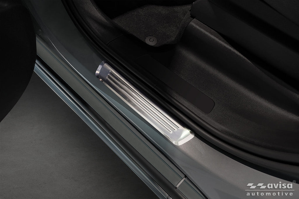 Tröskelskydd Lines Volvo XC90 II 2015–2019 facelift 2019–2024 facelift 2024+ – Silver satin | AVISA - Carlevel AB - Tröskelskydd