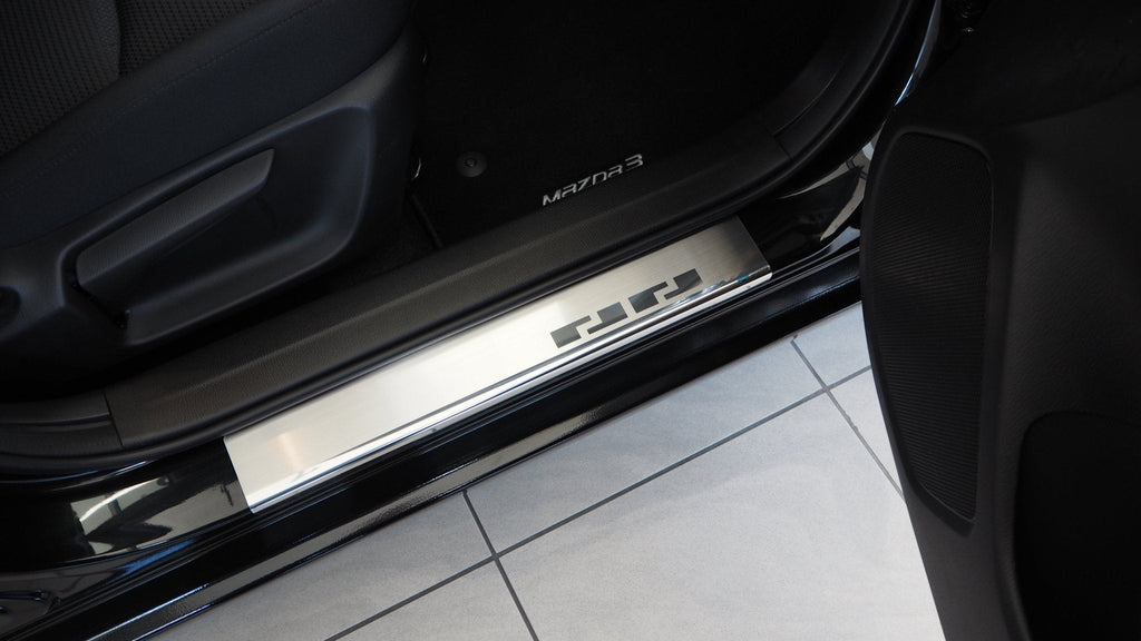 Tröskelskydd Mazda 3 2013–2019 – rostfritt stål - Carlevel AB - Fordon och delar > Fordonsdelar > Karossdelar