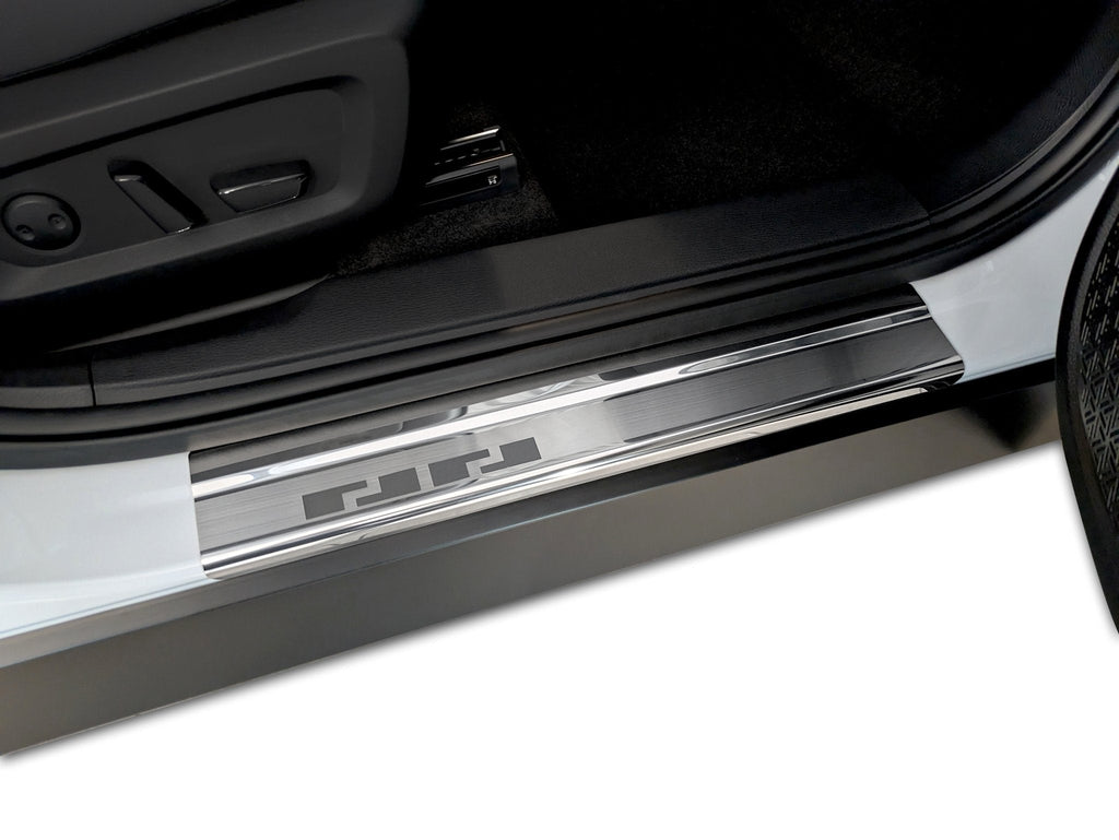 Tröskelskydd Mitsubishi Outlander IV 2025+ – rostfritt stål - Carlevel AB - Fordon och delar > Fordonsdelar > Karossdelar