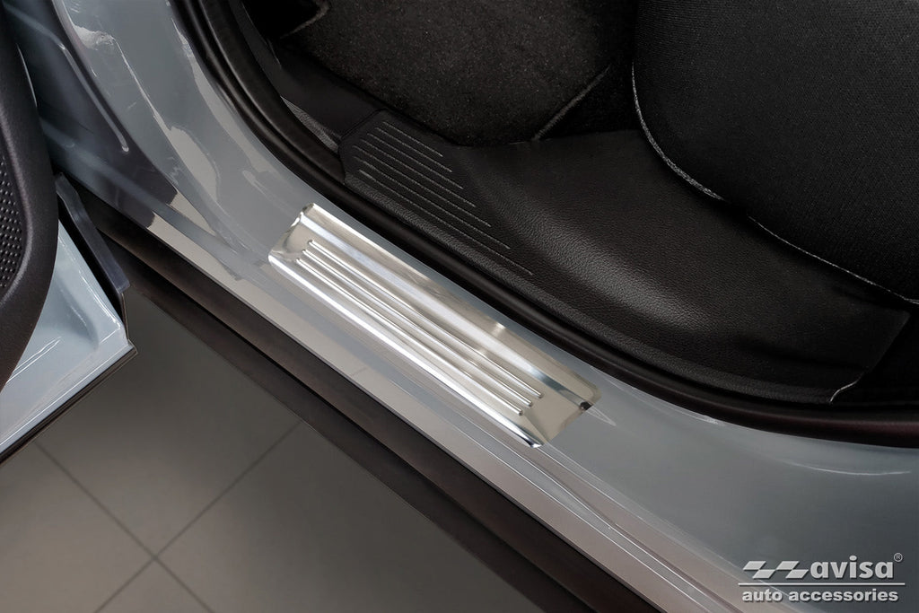 Tröskelskydd Special Edition Nissan Qashqai III crossover 2021–2024 facelift 2024+ m.fl. – Silver satin | AVISA - Carlevel AB - Tröskelskydd