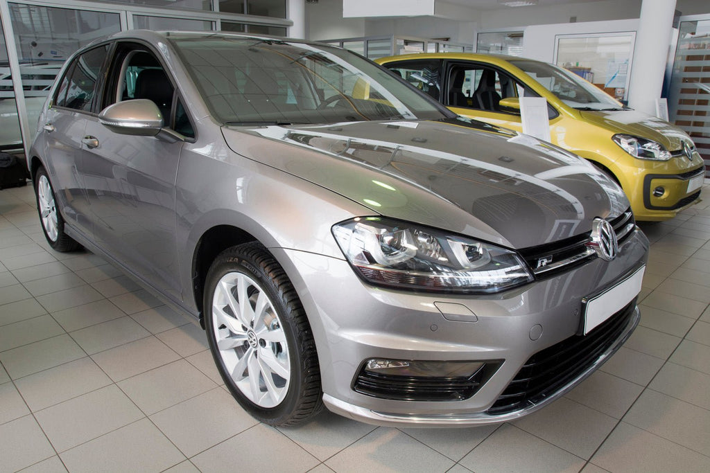 Tröskelskydd Special Edition Volkswagen Golf VII halvkombi/ variant 2012–2017, facelift 2017–2019 – Silver satin | AVISA - Carlevel AB - Tröskelskydd