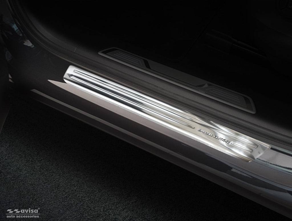 Tröskelskydd Special Edition Volkswagen Touareg III 2018–2023 facelift 2023+ – Silver satin (2/22241) | AVISA - Carlevel AB - Tröskelskydd
