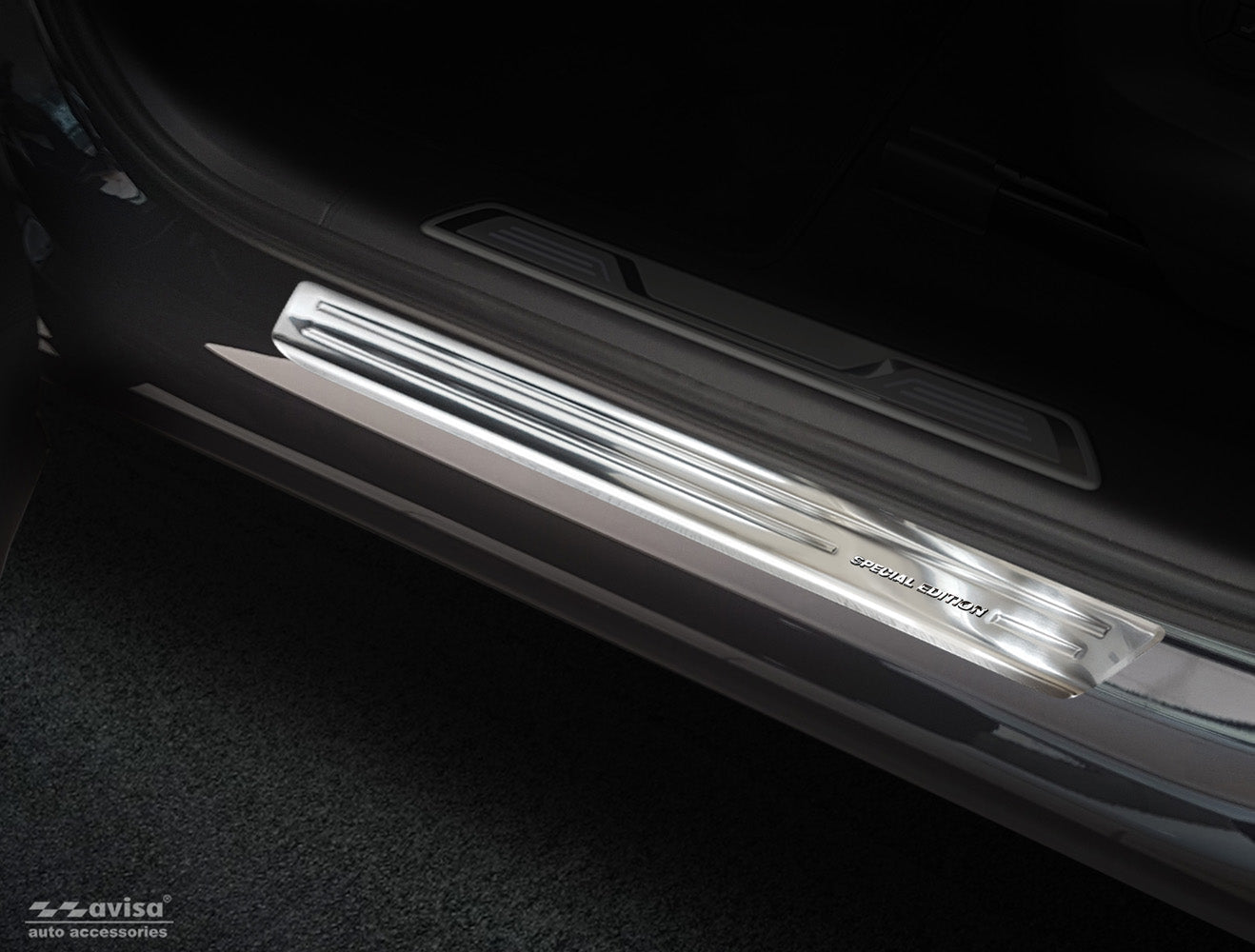 Tröskelskydd Special Edition Volkswagen Touareg III 2018–2023 facelift 2023+ – Silver satin (2/22241) | AVISA - Carlevel AB - Tröskelskydd