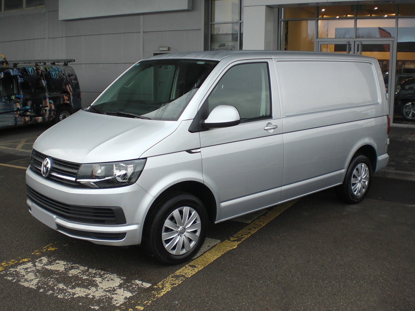 Tröskelskydd Special Edition Volkswagen Transporter T6 2015–2019, facelift 2019+ (fitting to both: two and one bak dörrar… – Silver satin | AVISA - Carlevel AB - Tröskelskydd