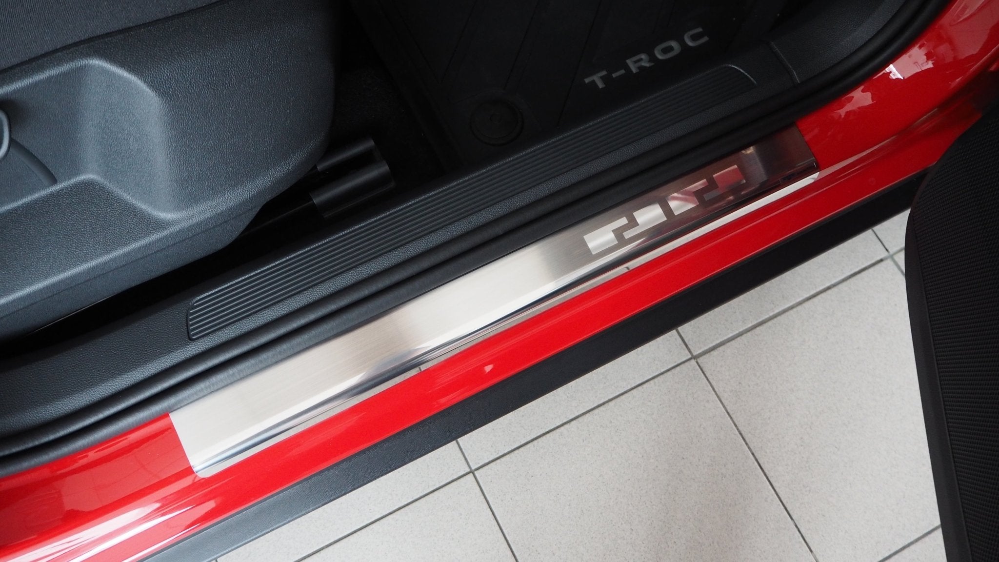 Tröskelskydd till Volkswagen T-Roc 2017–2021 – Rostfritt stål - Carlevel AB - Fordon och delar > Fordonsdelar > Karossdelar